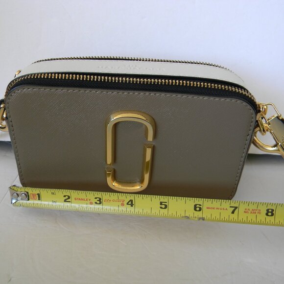 MARC JACOBS SNAPSHOT COLORBLOCK NEUTRAL COLORS SAFFIANO LEATHER CROSSBODY BAG - Picture 2 of 11